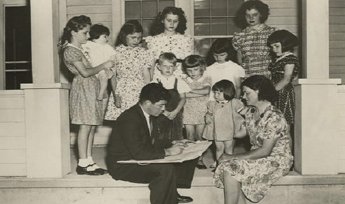 Family logging the 1940 USA census